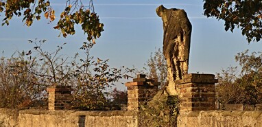 Hřbitovní zeď Hřbitovní zeď