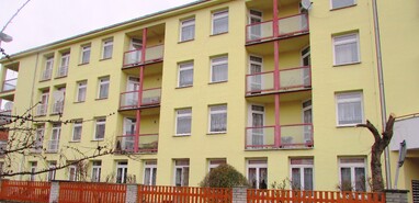 Stav před výměnou - pohled na budovu od Zdravotního střediska v Obchodní ulici Stav před výměnou - pohled na budovu od Zdravotního střediska v Obchodní ulici