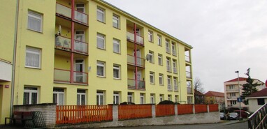 Stav před výměnou - pohled na budovu od Zdravotního střediska v Obchodní ulici Stav před výměnou - pohled na budovu od Zdravotního střediska v Obchodní ulici