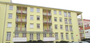 Stav před výměnou - pohled na budovu ze Školní ulice Stav před výměnou - pohled na budovu ze Školní ulice