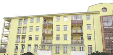 Stav před výměnou - pohled na budovu ze Školní ulice Stav před výměnou - pohled na budovu ze Školní ulice